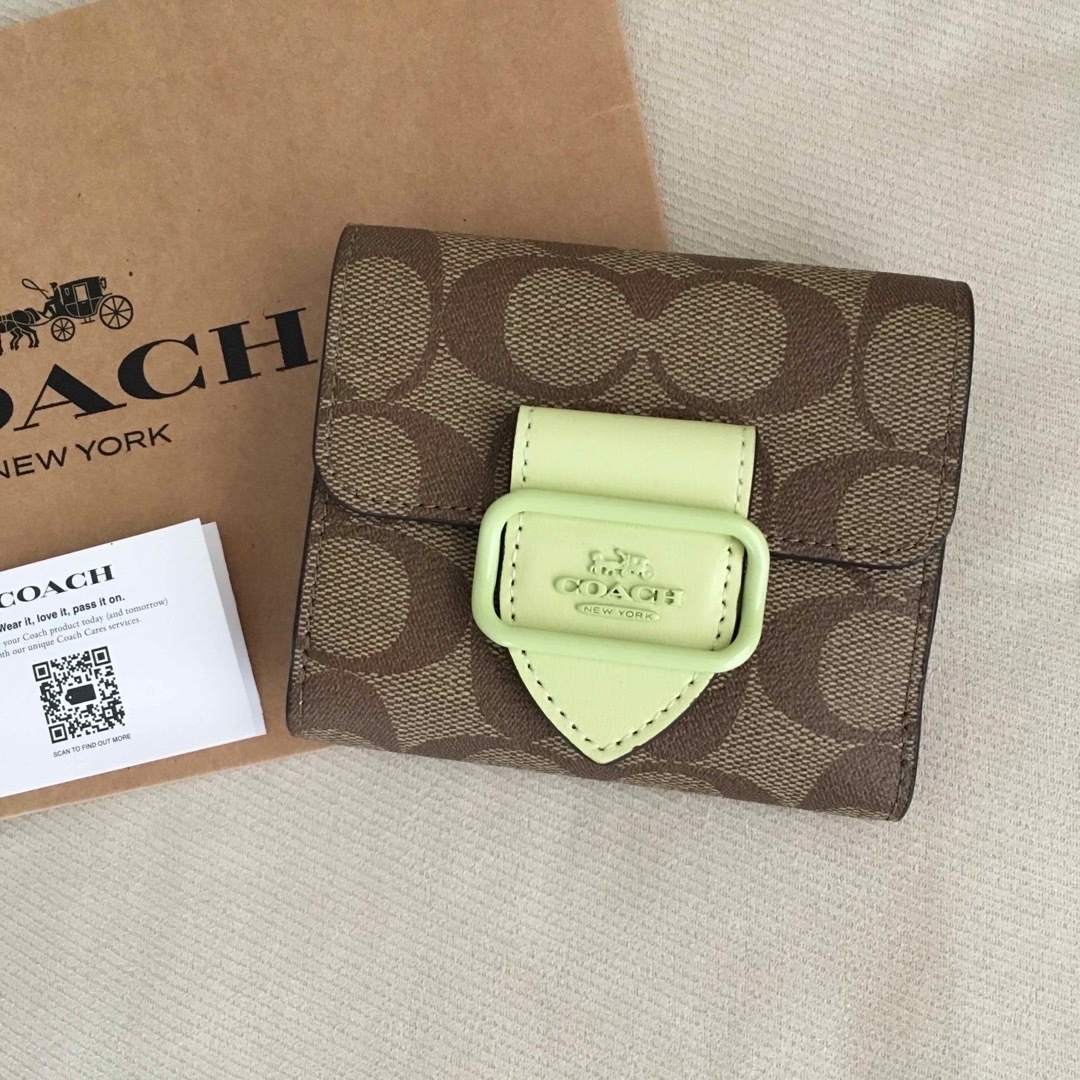 新品 COACH コーチ 定価49,500円 二つ折り財布 シグネチャー レザー | フリマアプリ ラクマ