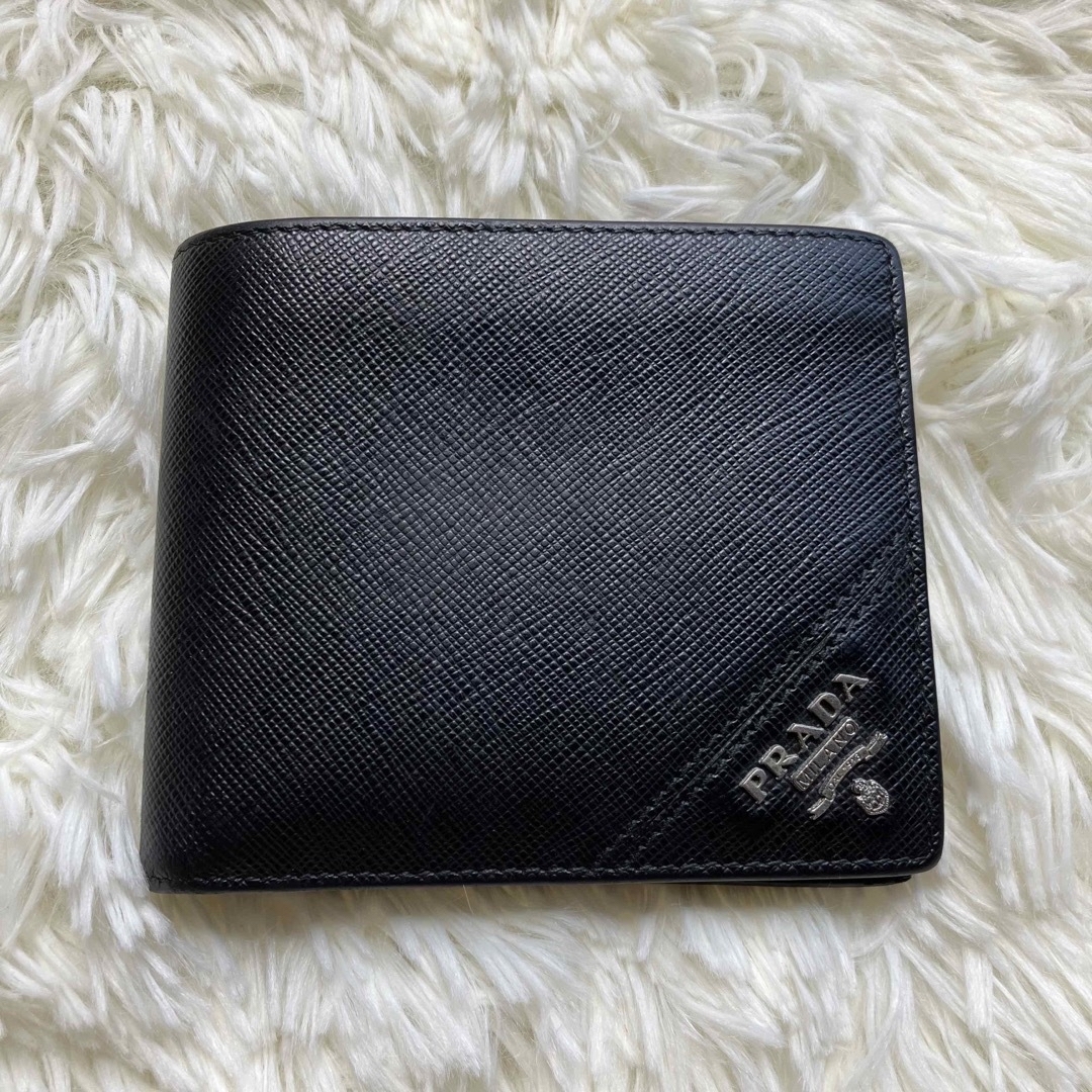 【美品　箱付】PRADA プラダ　二つ折り財布　三角ロゴ　サフィアーノレザー　黒 1