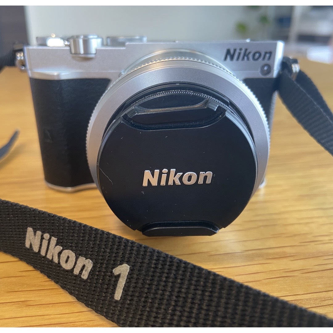 Nikon(ニコン)のNikon ミラーレスカメラ Nikon 1 J5 Wレンズキッ スマホ/家電/カメラのカメラ(ミラーレス一眼)の商品写真