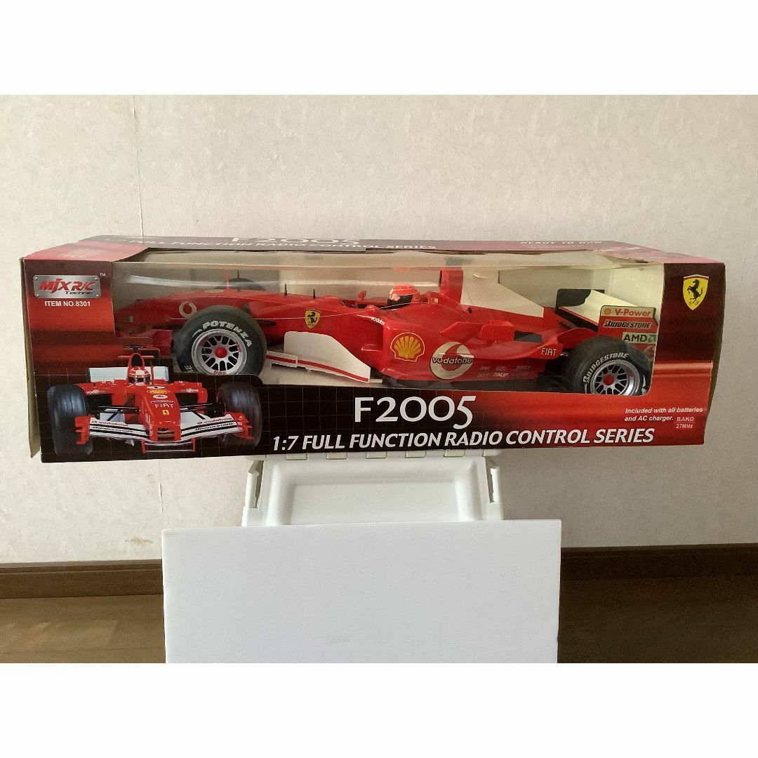 フェラーリ公認ラジコンカー 《F2005》《Enzo Ferrari》のサムネイル