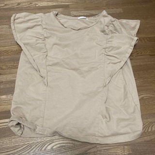 ジーユー(GU)のGU ラッフルデザインT 半袖　ベージュ(Tシャツ(半袖/袖なし))