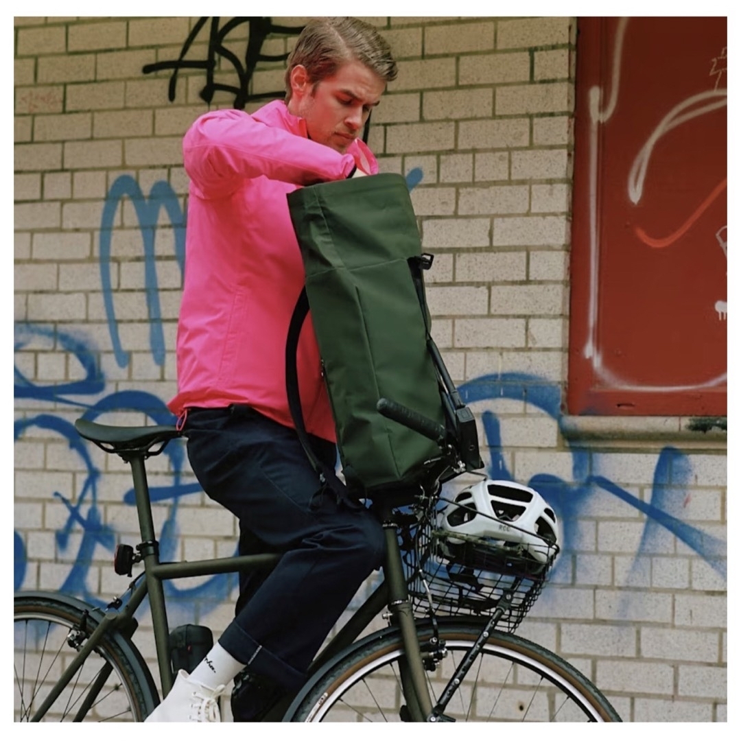 新品 Rapha Backpackブラック ラファ ロールトップ バックパック 新品 Rapha Backpackブラック ラファ ロールトップ バックパック