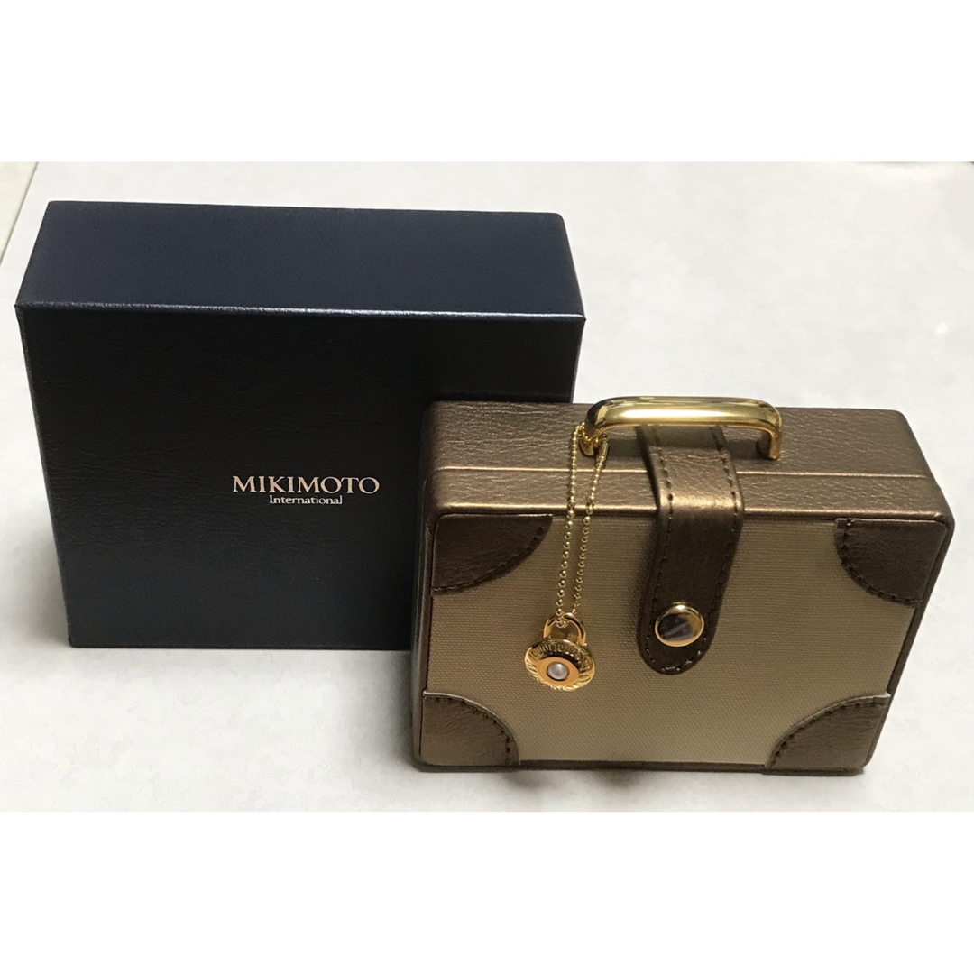 MIKIMOTO(ミキモト)のMIKIMOTO  ミニバック型ジュエリーケース　小物入れ　パール付き  レディースのアクセサリー(その他)の商品写真