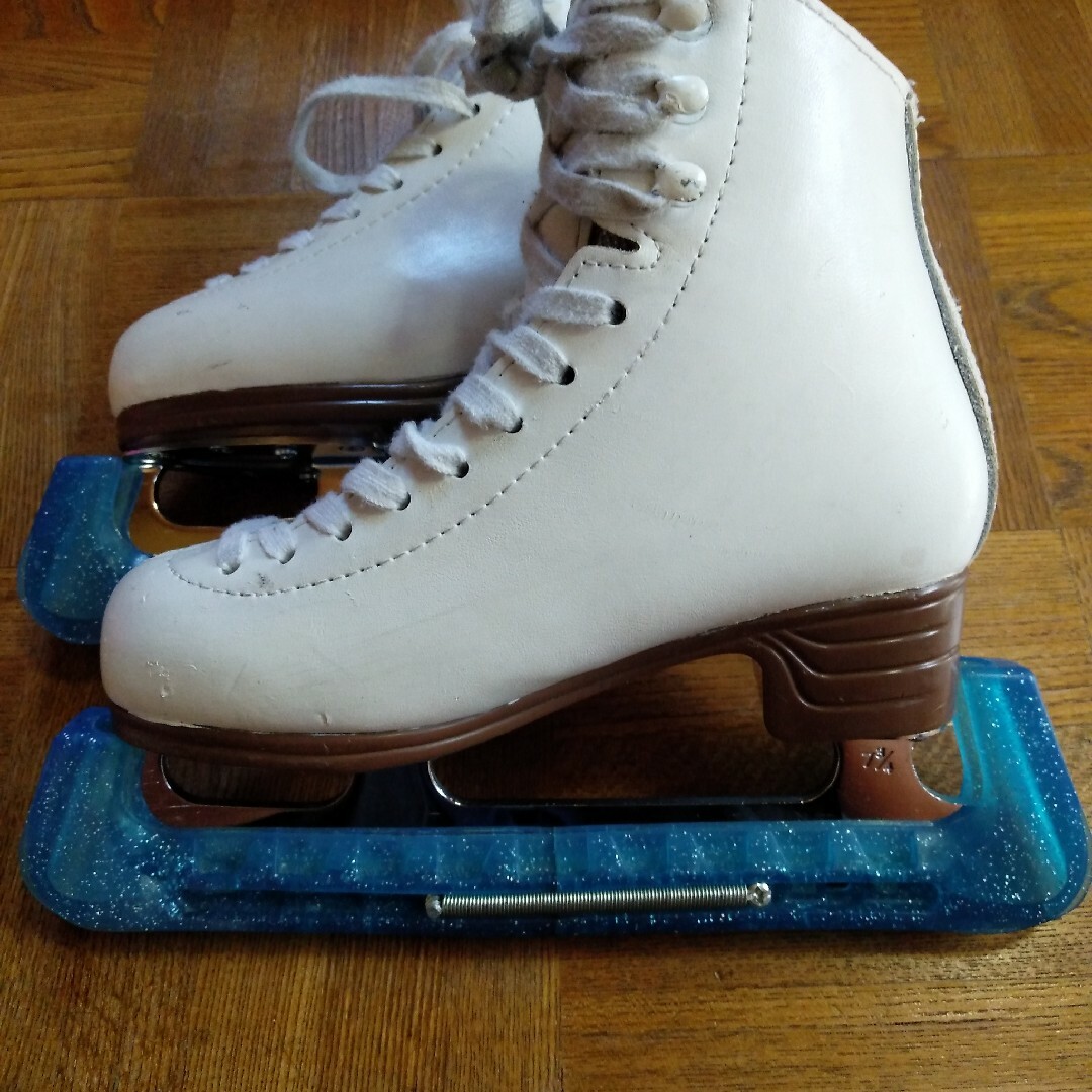 フィギュアスケート靴 JACKSON Artiste Plus13J 中古品 スポーツ/アウトドアのスポーツ/アウトドア その他(ウインタースポーツ)の商品写真