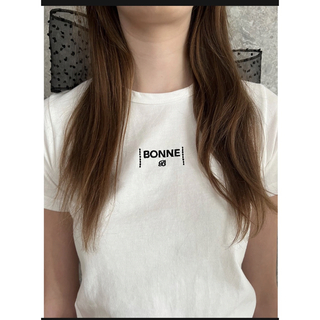 エピヌ(épine)のBonneボンヌback ribbon "BONNE" logo tee(Tシャツ(半袖/袖なし))