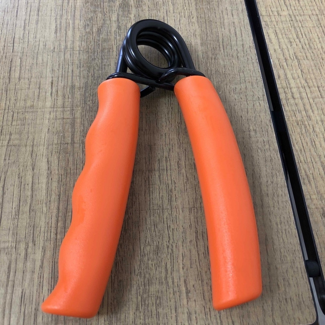 ハンドグリップ　La-VIE CRASH オレンジ50kg １本 スポーツ/アウトドアのトレーニング/エクササイズ(トレーニング用品)の商品写真