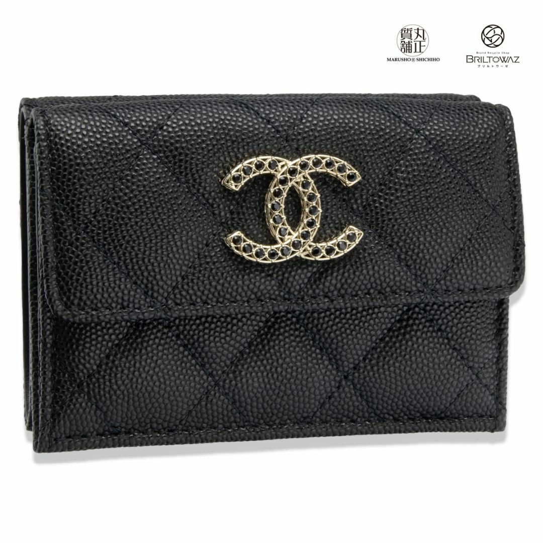 CHANEL(シャネル)のシャネル 23A メティエダール ココマーク ラインストーン スモールフラップウォレット AP3397 ブラック キャビア 限定 三つ折り ミニ財布 CHANEL 黒【新品】【未使用】【ブリルトワーゼ】【丸正質舗】【質屋】(M211758e) レディースのファッション小物(財布)の商品写真