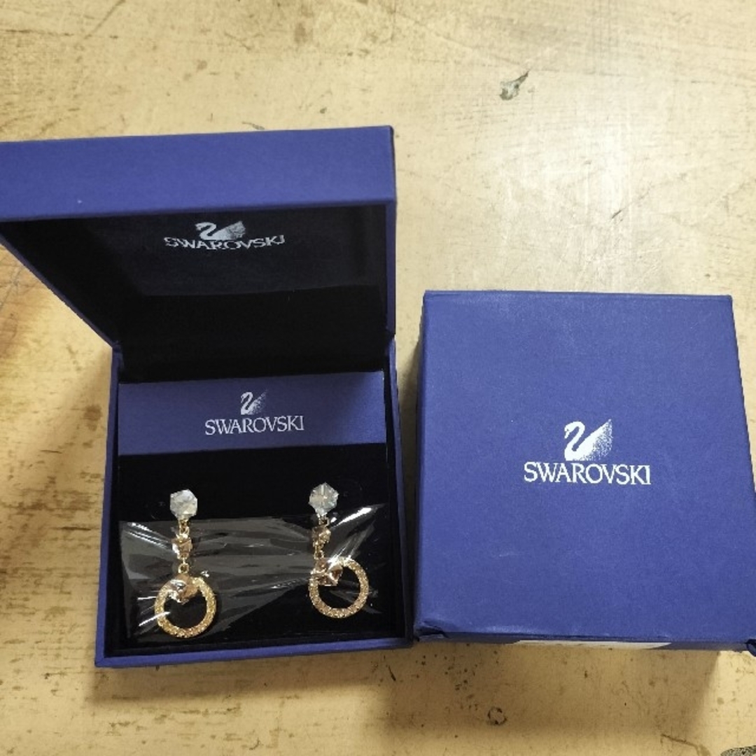 SWAROVSKI  ピアスレディース