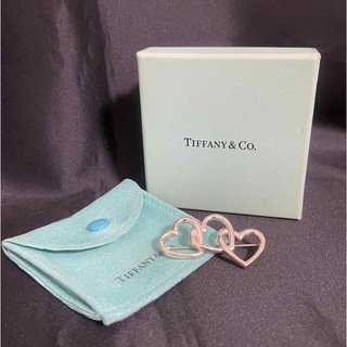 ティファニー(Tiffany & Co.)のT &Co. ティファニーTiffany トリプルハート　ブローチ　シルバー(ブローチ/コサージュ)