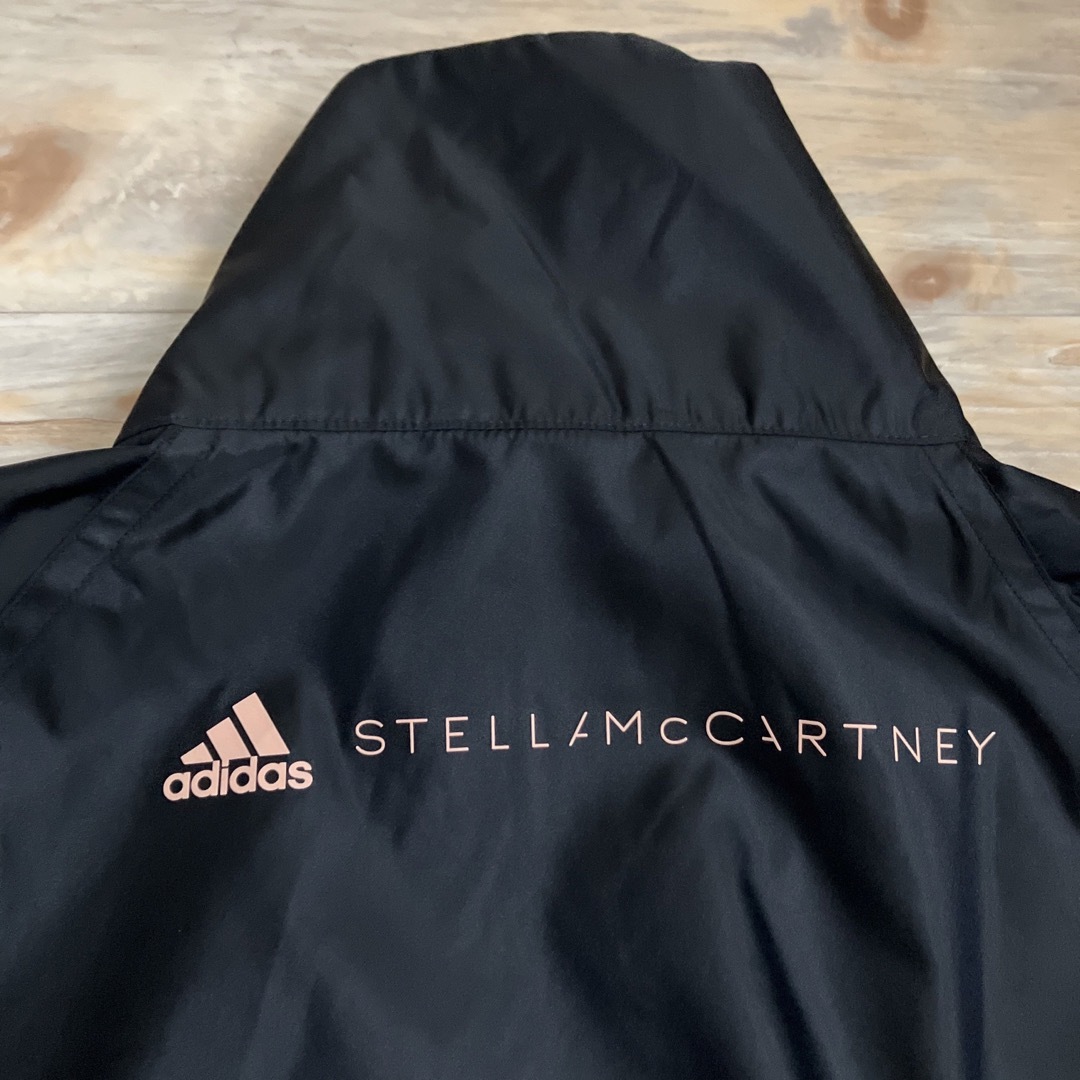 adidas by Stella McCartney(アディダスバイステラマッカートニー)のアディダス×ステラマッカートニー　黒ブラック　ブルゾン　ナイロンジップアウター レディースのジャケット/アウター(ブルゾン)の商品写真