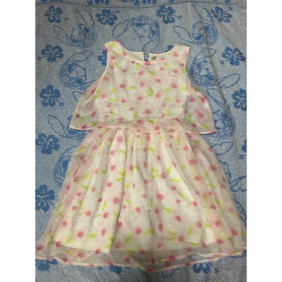 H&M(エイチアンドエム)の140cmワンピース２枚➕おまけ キッズ/ベビー/マタニティのキッズ服女の子用(90cm~)(ワンピース)の商品写真