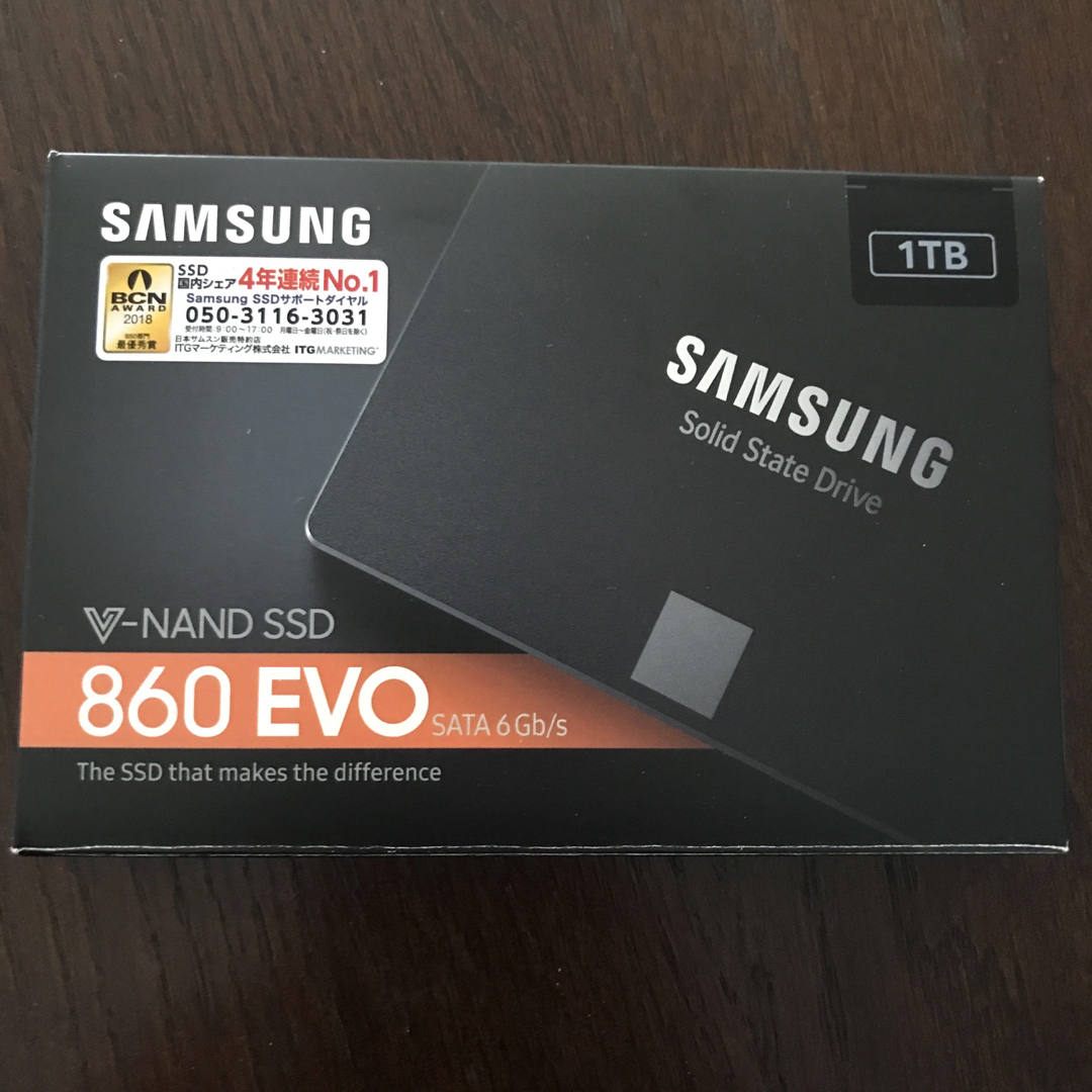 【新品未開封】SAMSUNG SSD 860EVO MZ-76E1T0B/IT スマホ/家電/カメラのPC/タブレット(PCパーツ)の商品写真