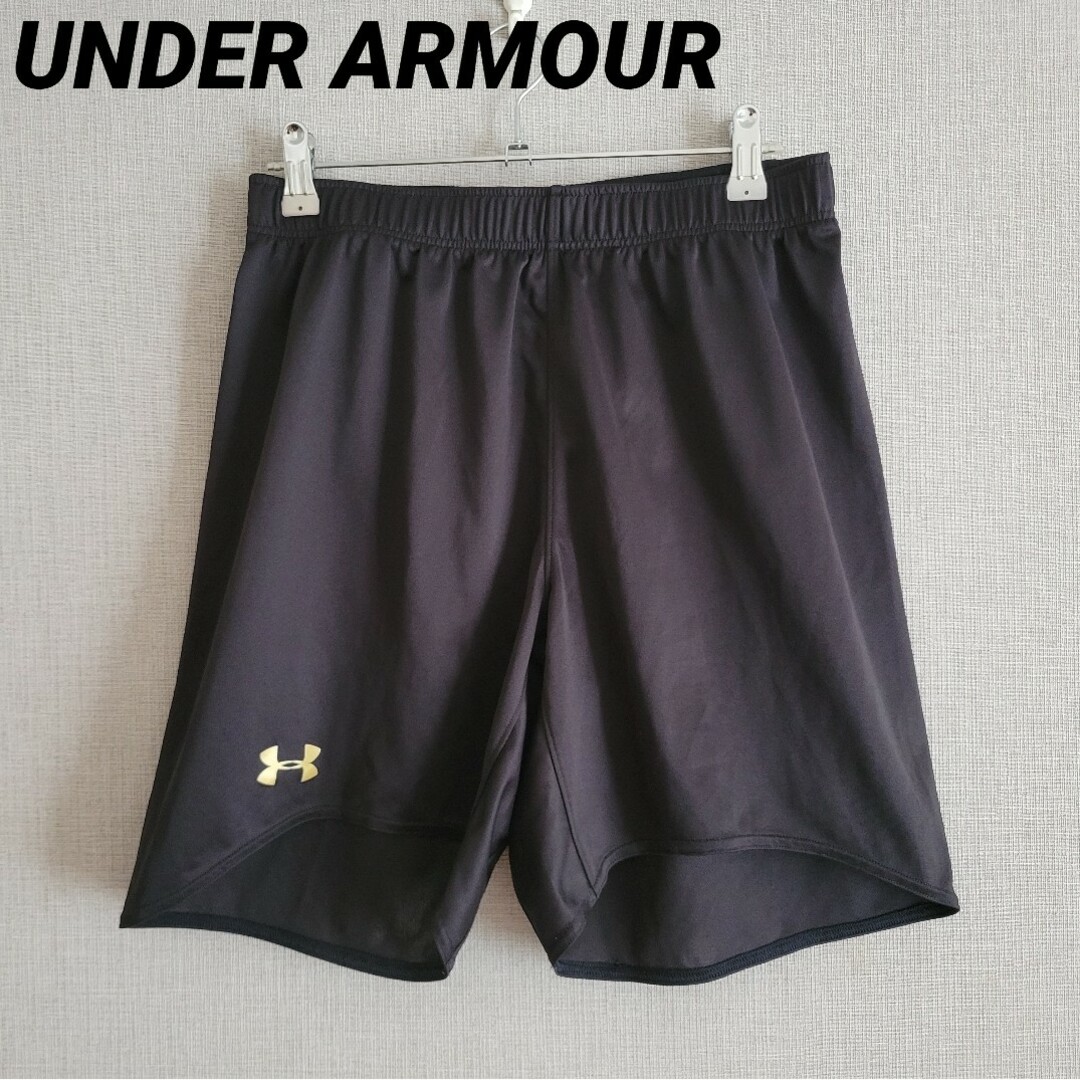 UNDER ARMOUR(アンダーアーマー)のUNDER ARMOUR ハーフパンツ ゴールド黒ブラック メンズのパンツ(ショートパンツ)の商品写真