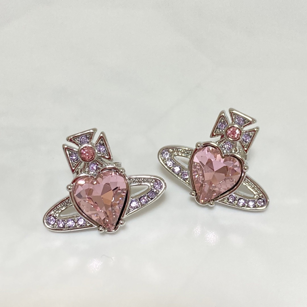 Vivienne Westwood(ヴィヴィアンウエストウッド)のヴィヴィアン　ARIELLAピアス　シルバー×ピンク レディースのアクセサリー(ピアス)の商品写真