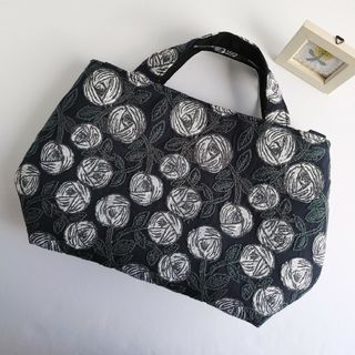 ミナペルホネン(mina perhonen)のミナペルホネン　rosy ネイビー　2wayパニーニ風　ショルダー　薔薇　刺繍(バッグ)