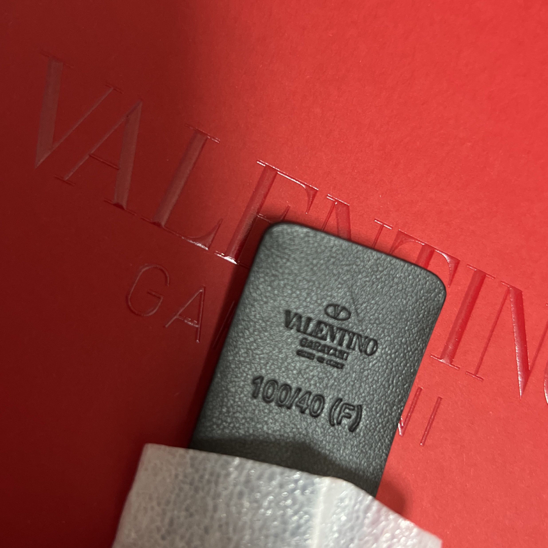 新品 ヴァレンティノ ガラヴァーニ Vロゴ ベルト 黒100レザーベルト