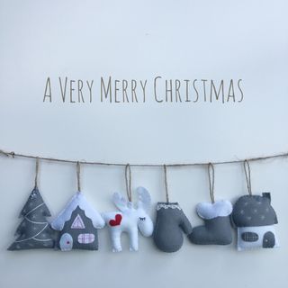 *↟⍋ クリスマスオーナメントグレー＆白 ⍋*↟ハンドメイド *↟⍋*↟ 6個(インテリア雑貨)