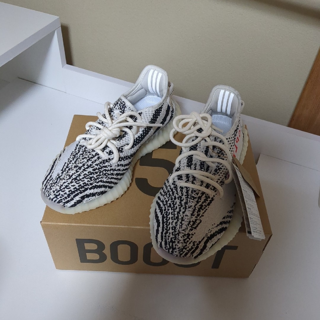 【新品】yeezy boost 350 V2 AdidasCP9654　24cm | フリマアプリ ラクマ