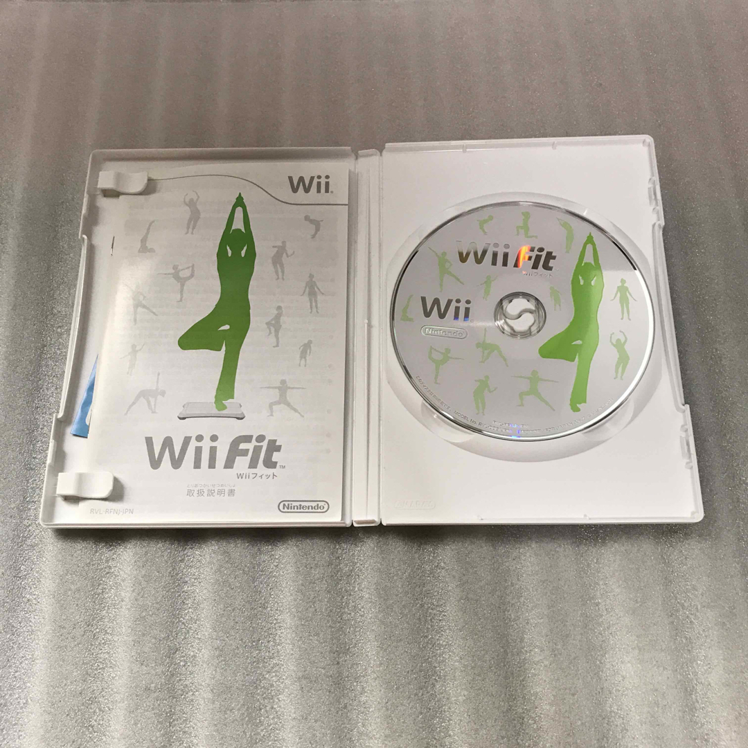 Wii(ウィー)のWii Fit ソフト、バランスボードセット エンタメ/ホビーのゲームソフト/ゲーム機本体(家庭用ゲームソフト)の商品写真