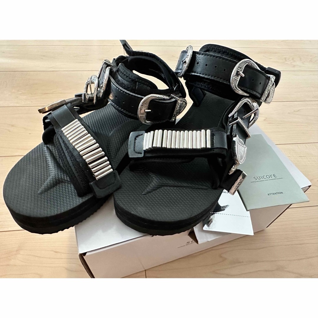 TOGA(トーガ)のTOGA ✖️ suicoke   ベルトサンダル　黒　サイズ5 レディースの靴/シューズ(サンダル)の商品写真