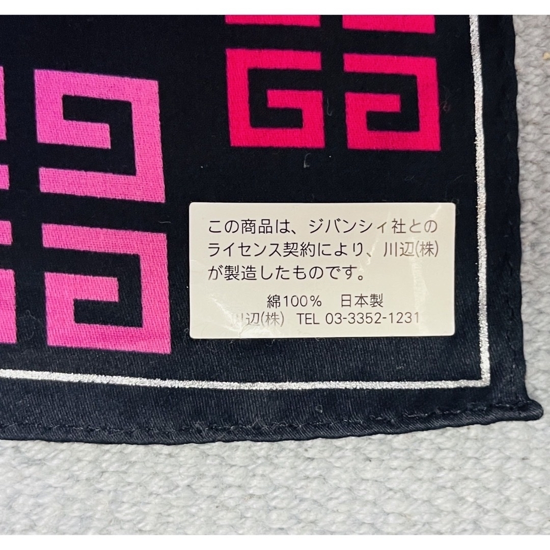 GIVENCHY(ジバンシィ)の新品未使用　ジバンシー　ジバンシィ　大判ハンカチ　ロゴ総柄　ピンク　ブラック レディースのファッション小物(ハンカチ)の商品写真