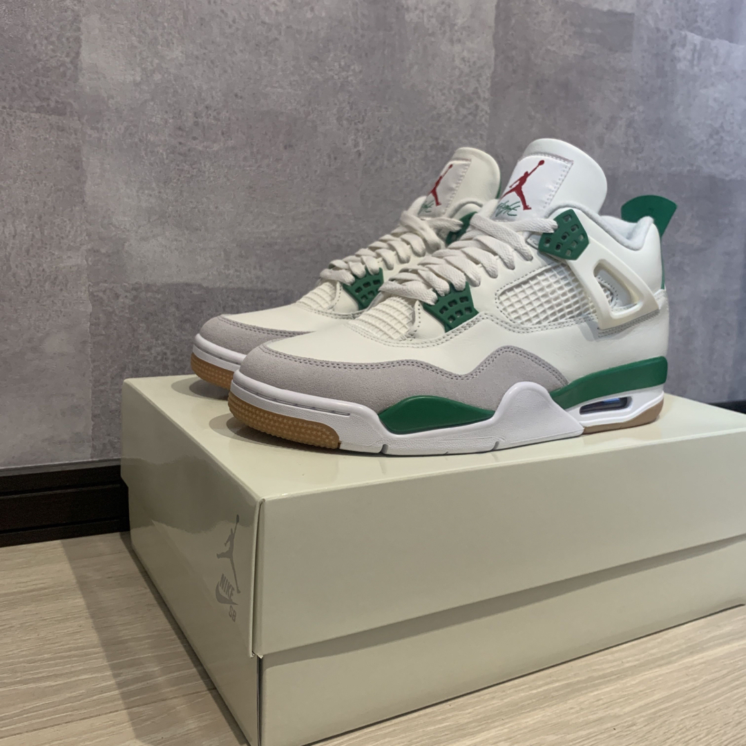 靴/シューズNike SB × Air Jordan4  "Pine Green"