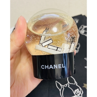 シャネル(CHANEL)の状態考慮　CHANEL スノードーム　クリスマスツリー　CHANELショッパー(置物)