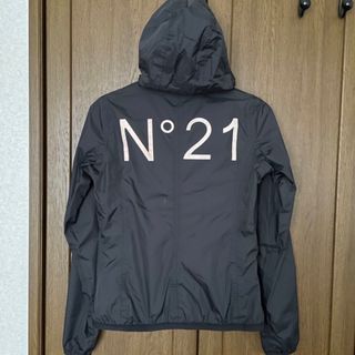 ヌメロヴェントゥーノ(N°21)の【N°21×K-WAY】ヌメロヴェントゥーノ リバーシブルウインドブレーカー(ナイロンジャケット)