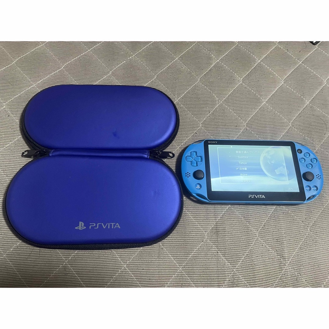 PlayStation Vita(プレイステーションヴィータ)のvita  アクアブルー　1番 エンタメ/ホビーのゲームソフト/ゲーム機本体(携帯用ゲーム機本体)の商品写真