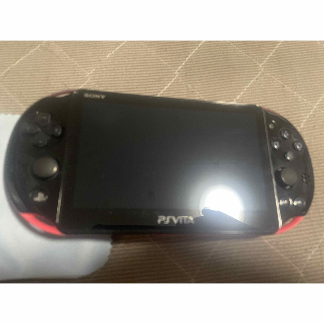 PlayStation Vita(プレイステーションヴィータ)のvita   ピンクブラック　A エンタメ/ホビーのゲームソフト/ゲーム機本体(携帯用ゲーム機本体)の商品写真