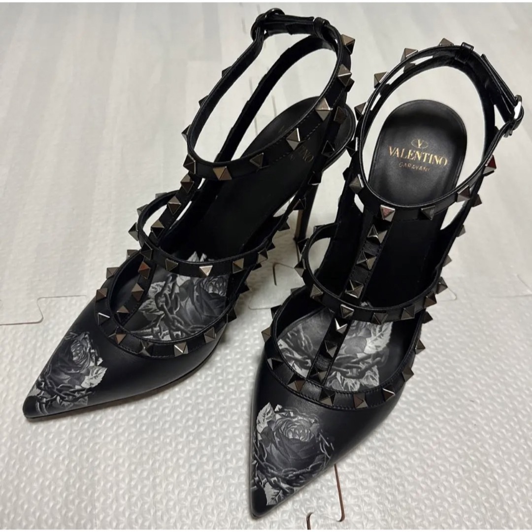 VALENTINO GARAVANI NOIRスタッズ付パンプス