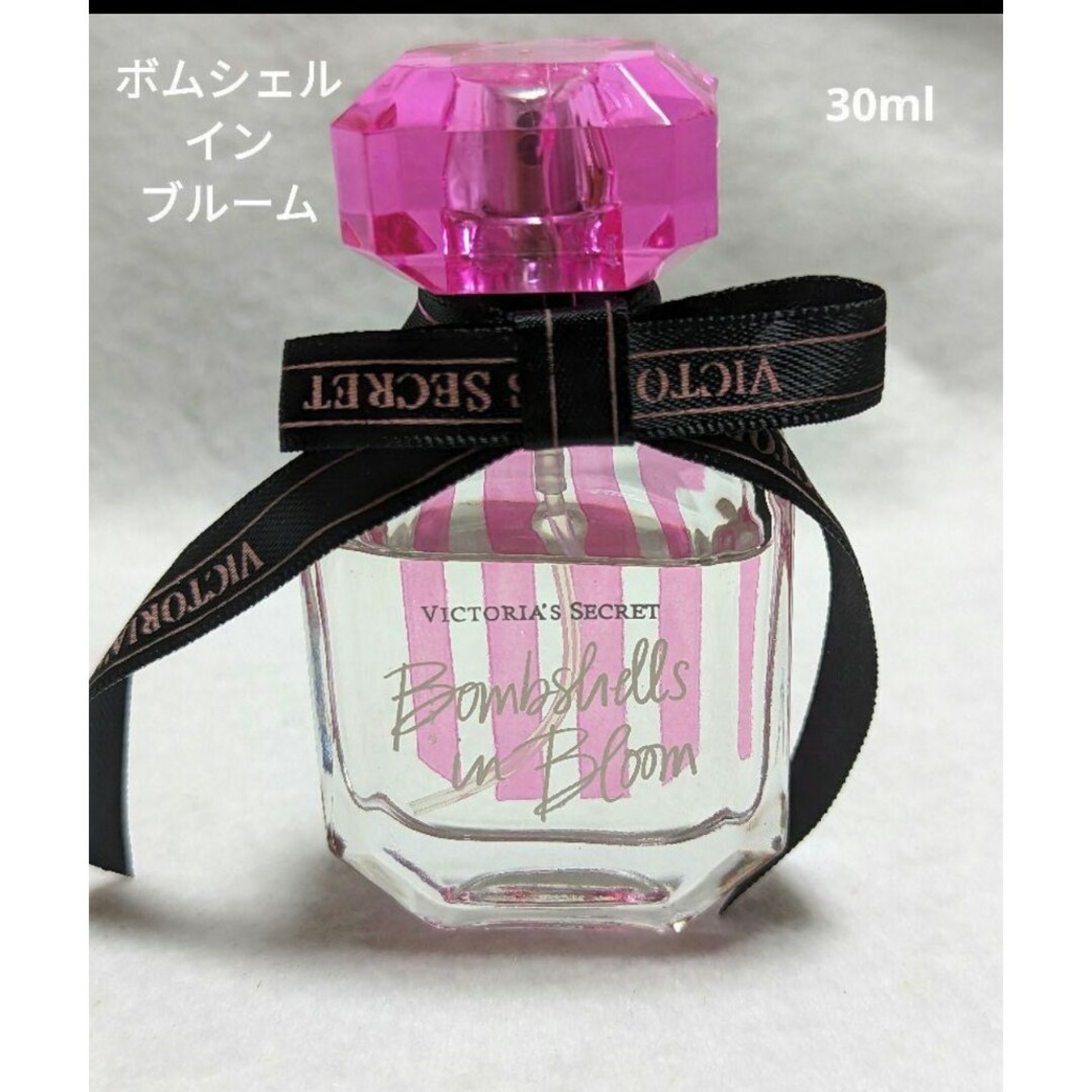 Victoria's Secret(ヴィクトリアズシークレット)のヴィクトリアシークレットボムシェルインブルームオードパルファム30ml コスメ/美容の香水(香水(女性用))の商品写真