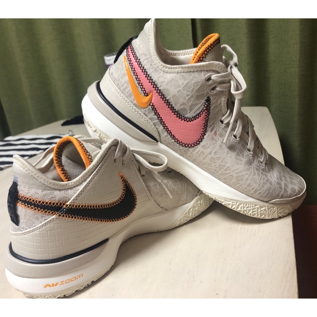 NIKE(ナイキ)の ナイキ ズーム レブロン ネクスト ゲン　27.5センチ メンズの靴/シューズ(スニーカー)の商品写真