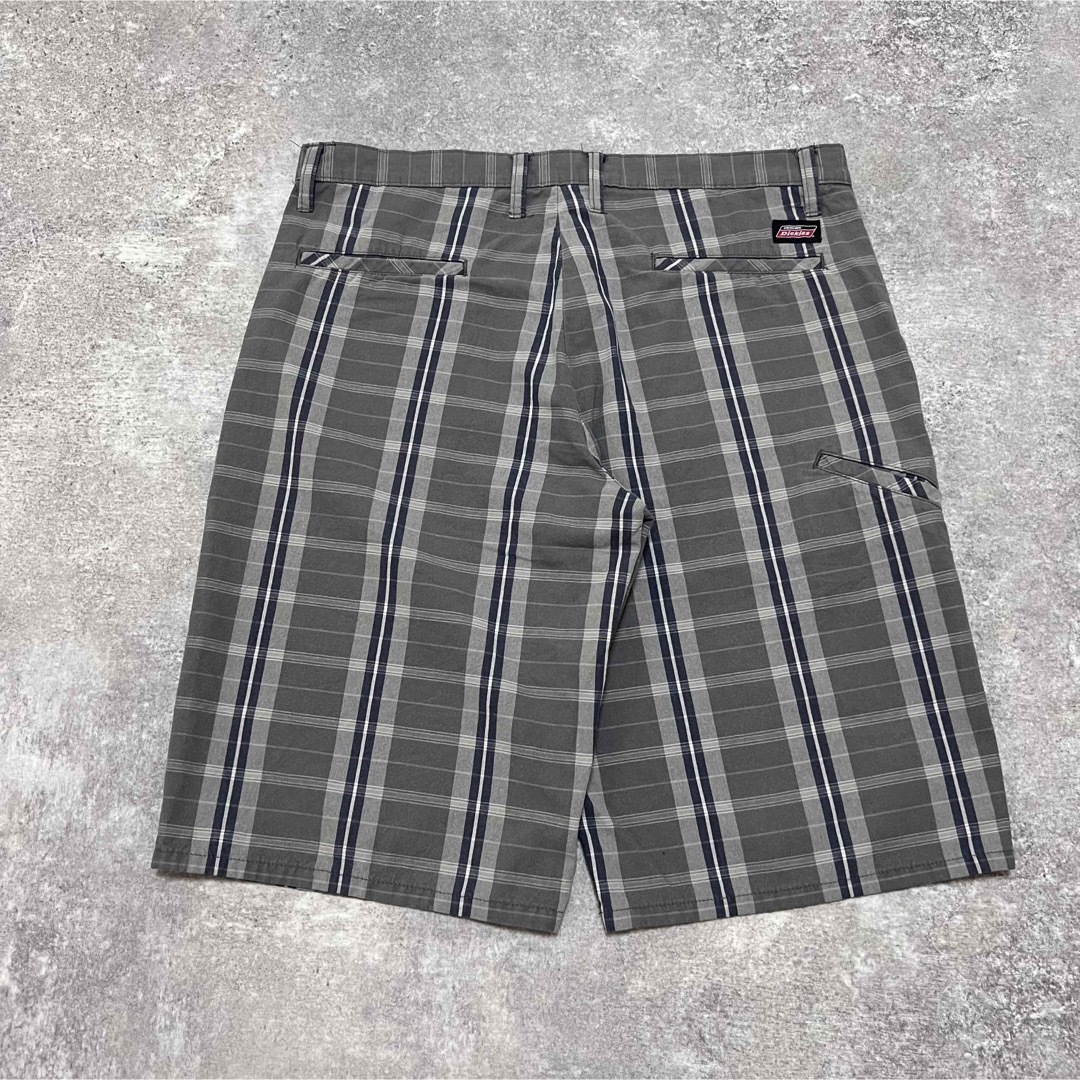 Dickies(ディッキーズ)のディッキーズ☆ロゴタググレーストライプチェックハーフパンツ　34サイズ メンズのパンツ(ショートパンツ)の商品写真