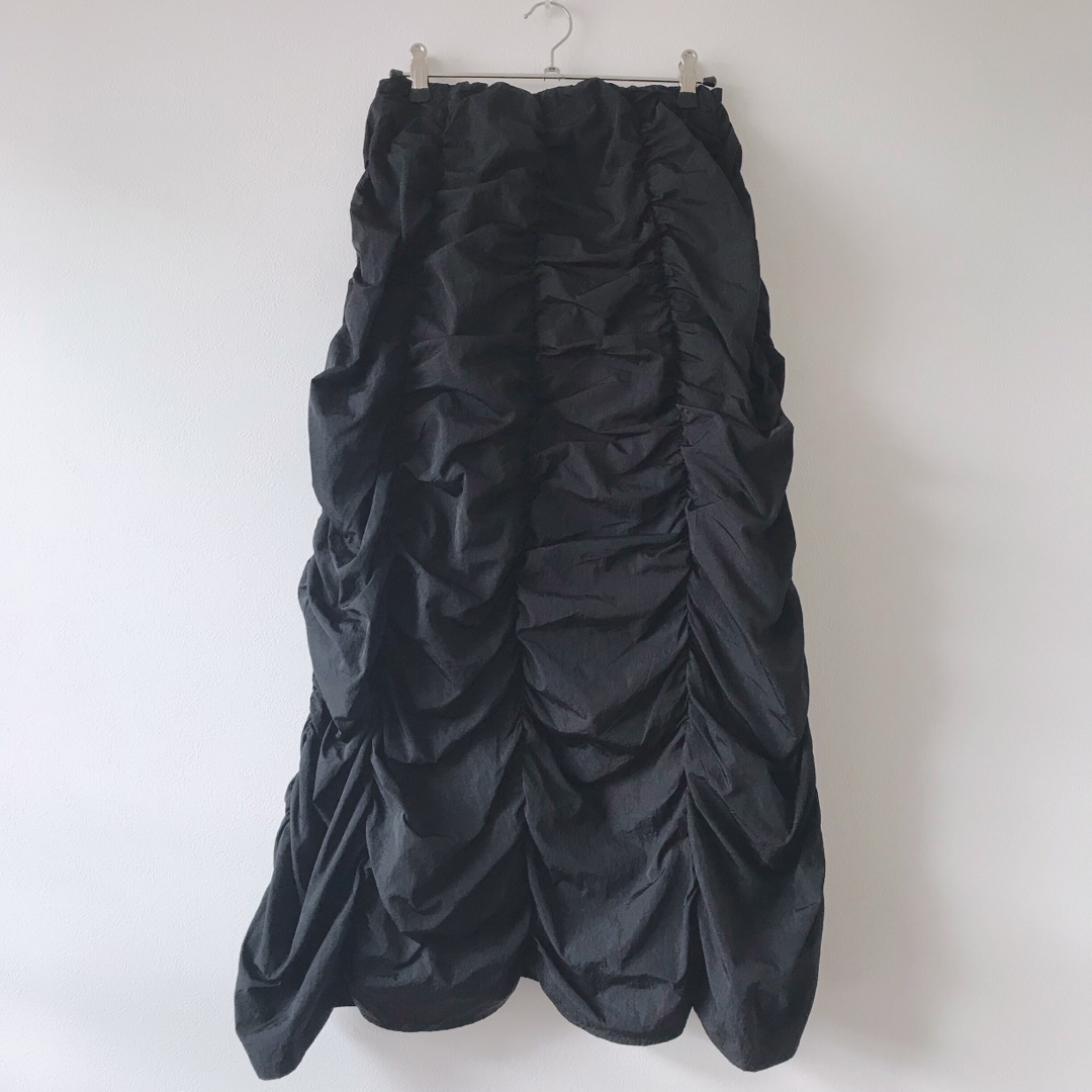 emmi atelier(エミアトリエ)のemmi atelier  フロントジップシャーリングスカート　ブラック レディースのスカート(ロングスカート)の商品写真