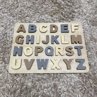 スリーコインズ(3COINS)のスリーコインズ　アルファベットパズル　木製　パズル(知育玩具)