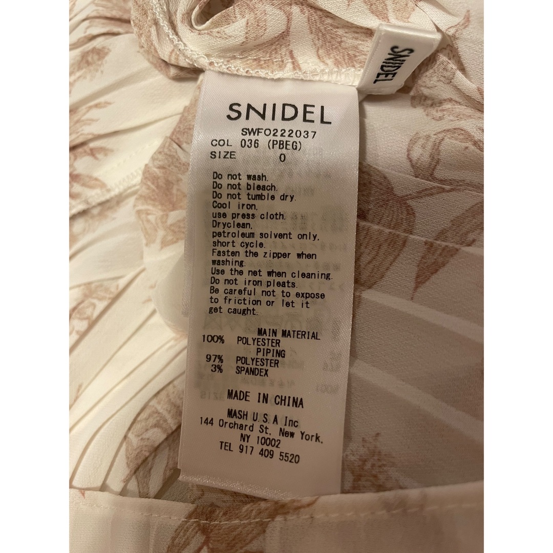 SNIDEL(スナイデル)のプリントプリーツワンピース レディースのワンピース(ロングワンピース/マキシワンピース)の商品写真