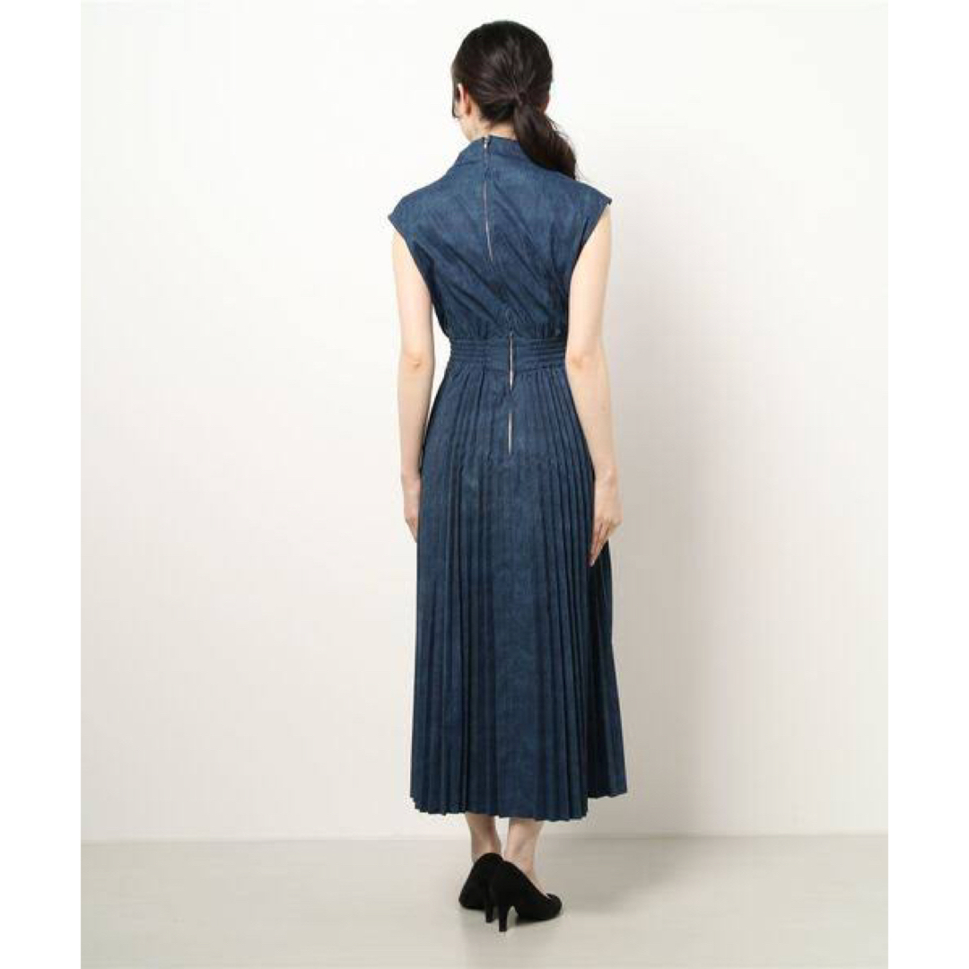 Ameri VINTAGE(アメリヴィンテージ)のamerivintage DENIM LIKE PLEATS DRESS  レディースのワンピース(ロングワンピース/マキシワンピース)の商品写真