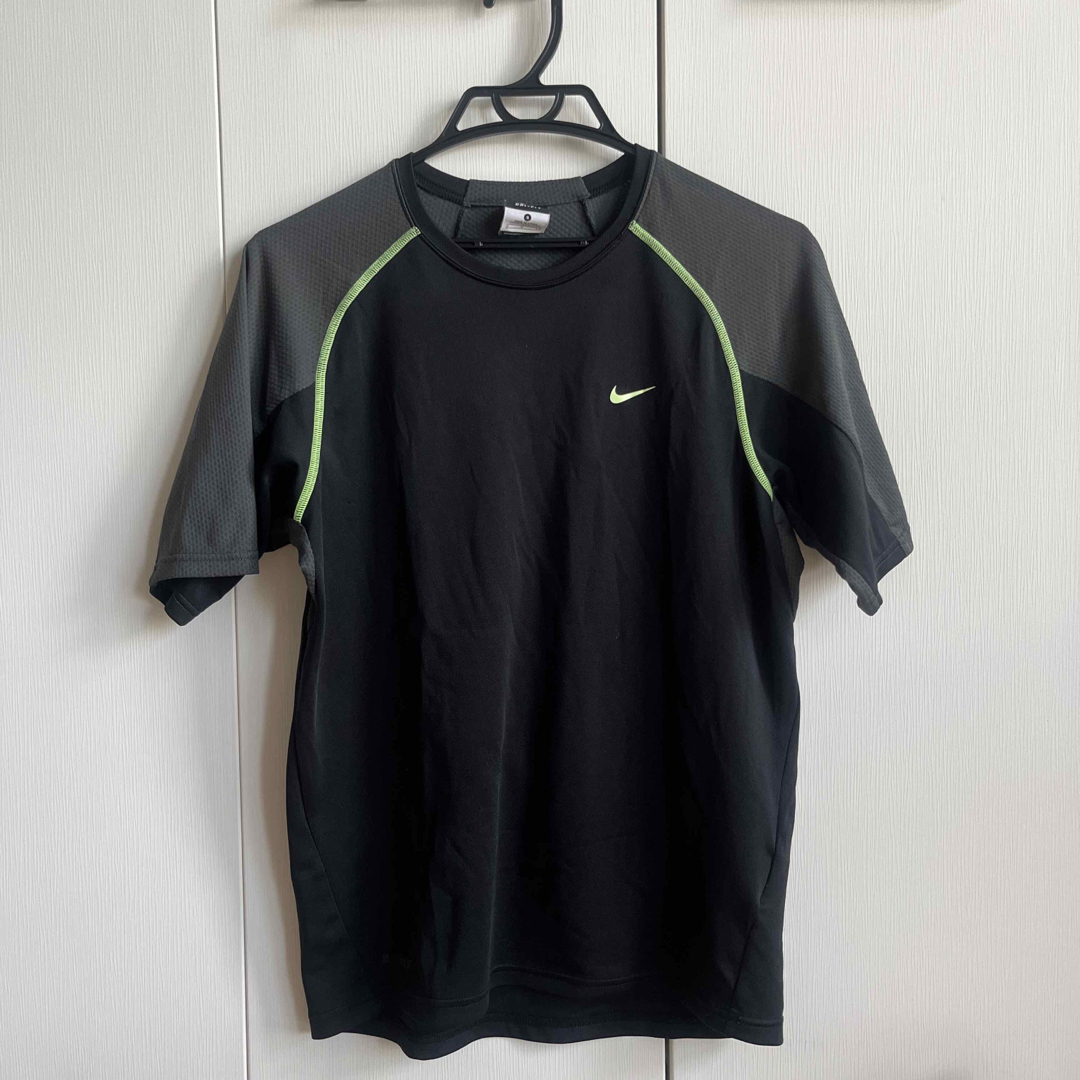 NIKE(ナイキ)のNIKE DRY-FIT  トレーニングシャツ　メンズS スポーツ/アウトドアのランニング(ウェア)の商品写真