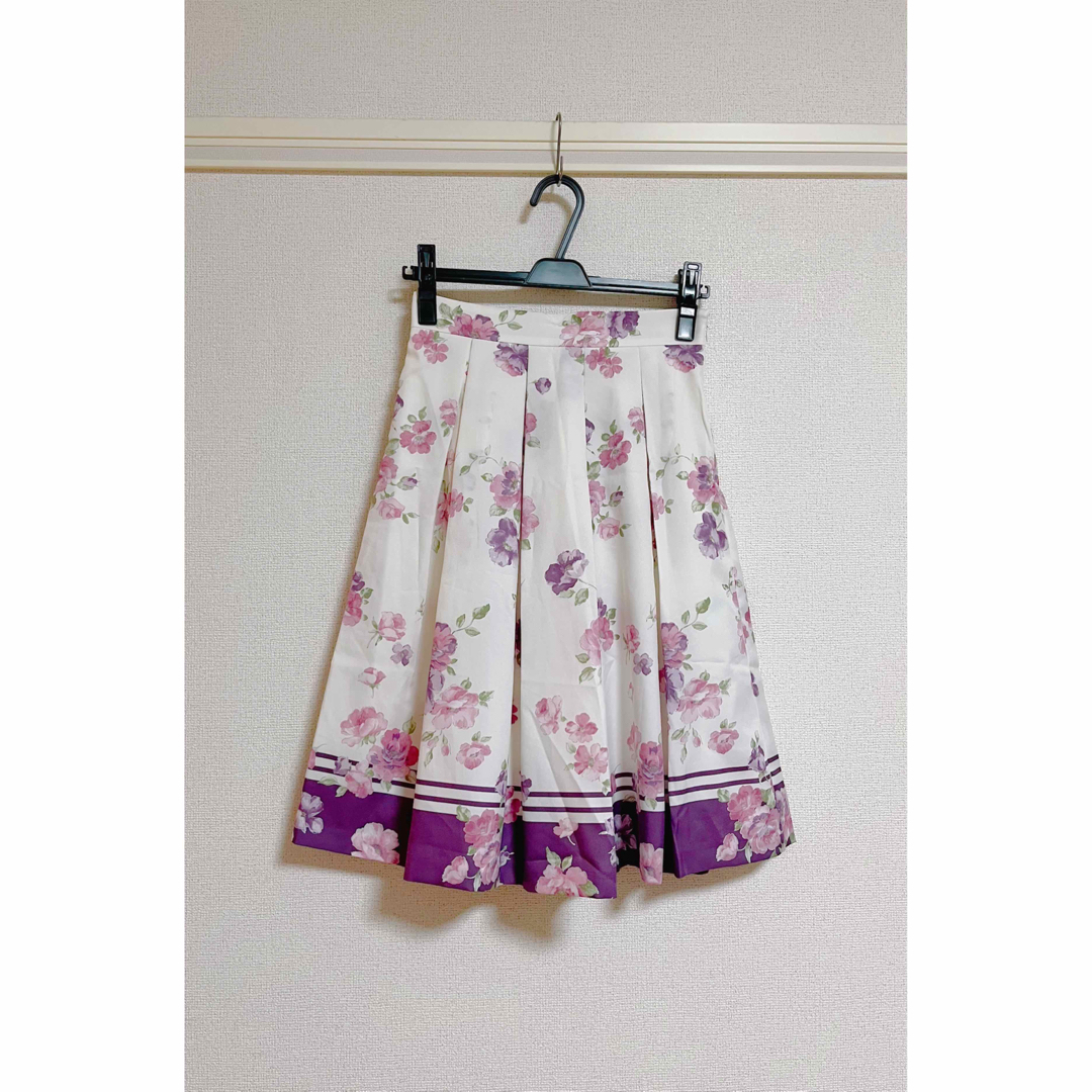 MISCH MASCH(ミッシュマッシュ)のMISCH MASCH 裾ボーダー花柄フレアースカート Sサイズ レディースのスカート(ひざ丈スカート)の商品写真