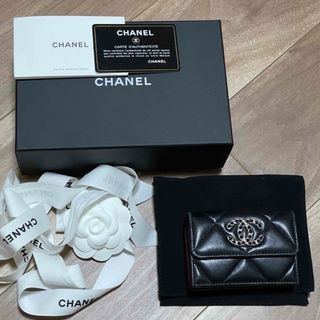 CHANEL - 美品!シャネル19 スモールフラップウォレット 折り財布