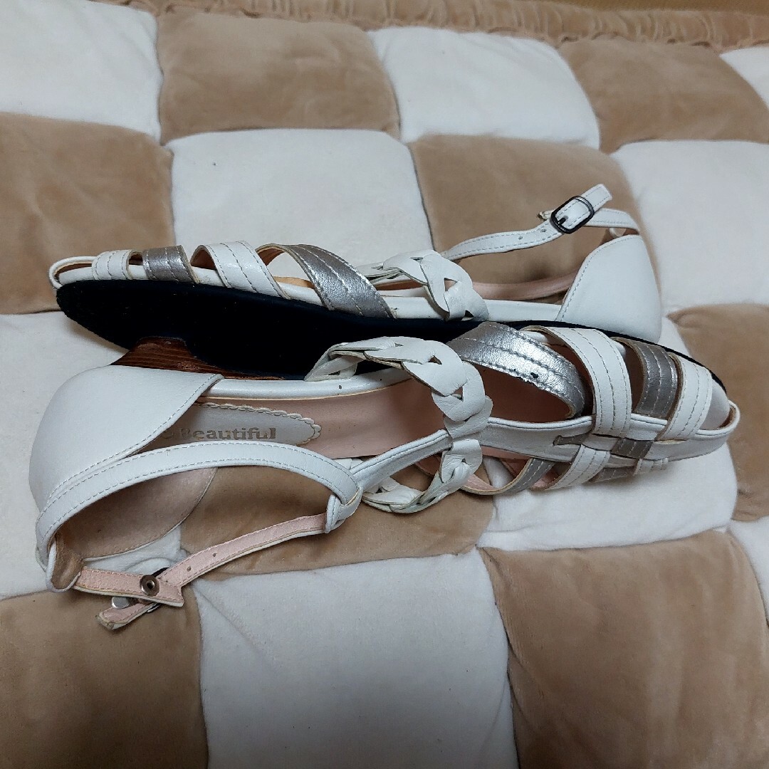 【L＆Beautiful】ホワイトサンダル  23.5cm(EEE) レディースの靴/シューズ(サンダル)の商品写真