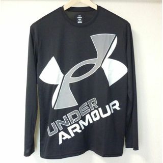 アンダーアーマー(UNDER ARMOUR)のラスト1点新品L★アンダーアーマー黒/ブラックビッグロゴ薄手ロンT(Tシャツ/カットソー(七分/長袖))