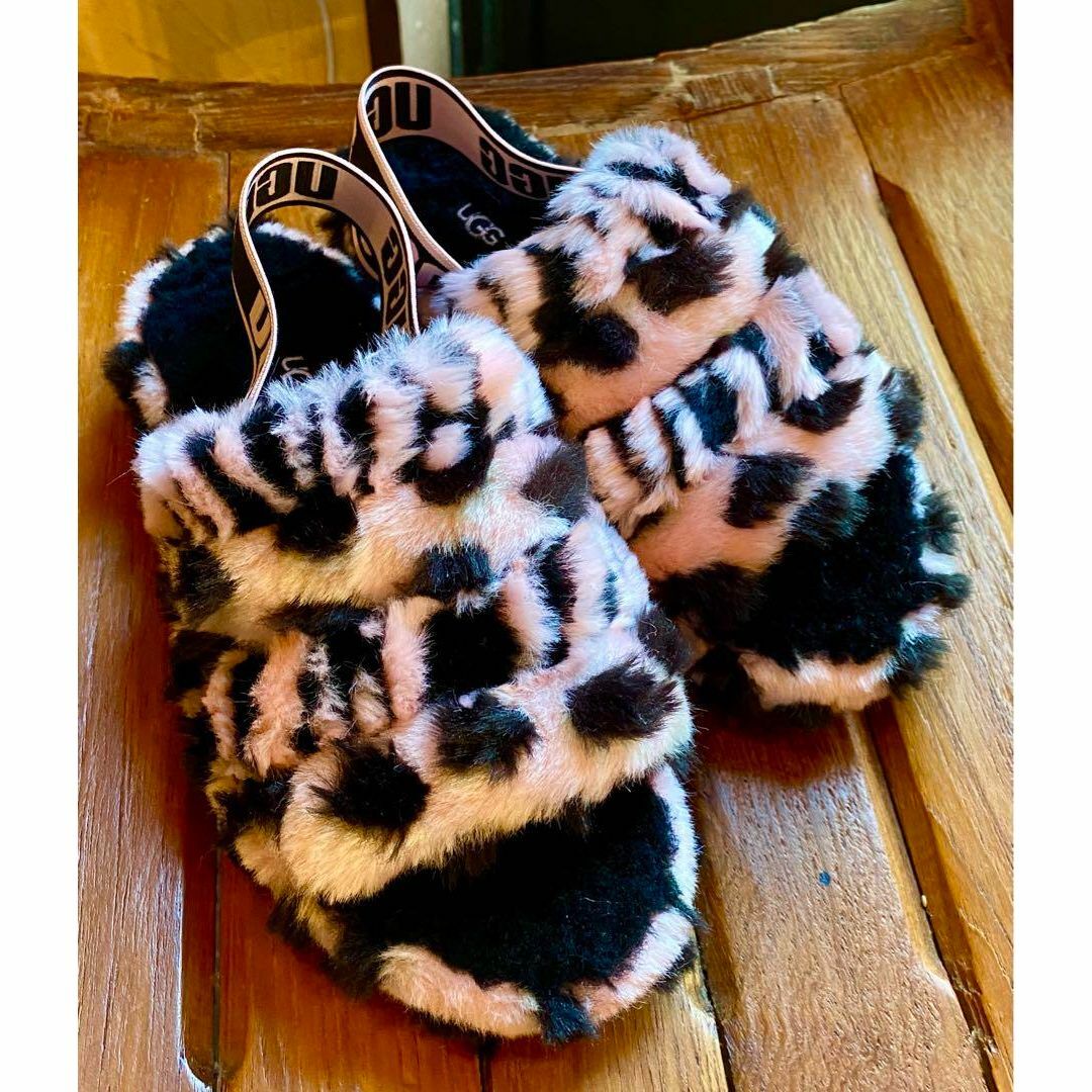 UGG(アグ)の入手困難✨展示品✨22✨UGG✨FLUFF YEAH✨ANIMALIA✨レオパ柄 レディースの靴/シューズ(サンダル)の商品写真