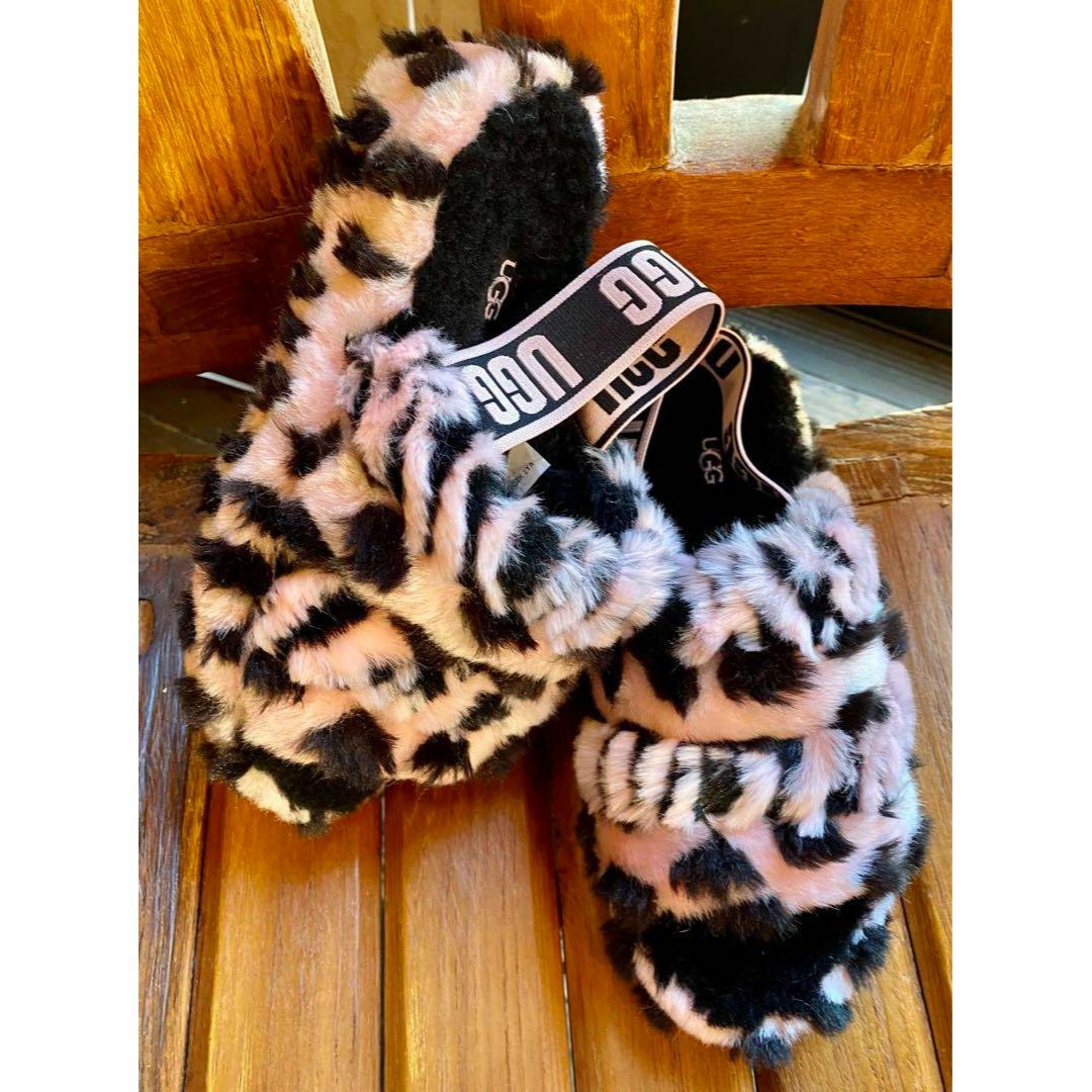 UGG(アグ)の入手困難✨展示品✨22✨UGG✨FLUFF YEAH✨ANIMALIA✨レオパ柄 レディースの靴/シューズ(サンダル)の商品写真