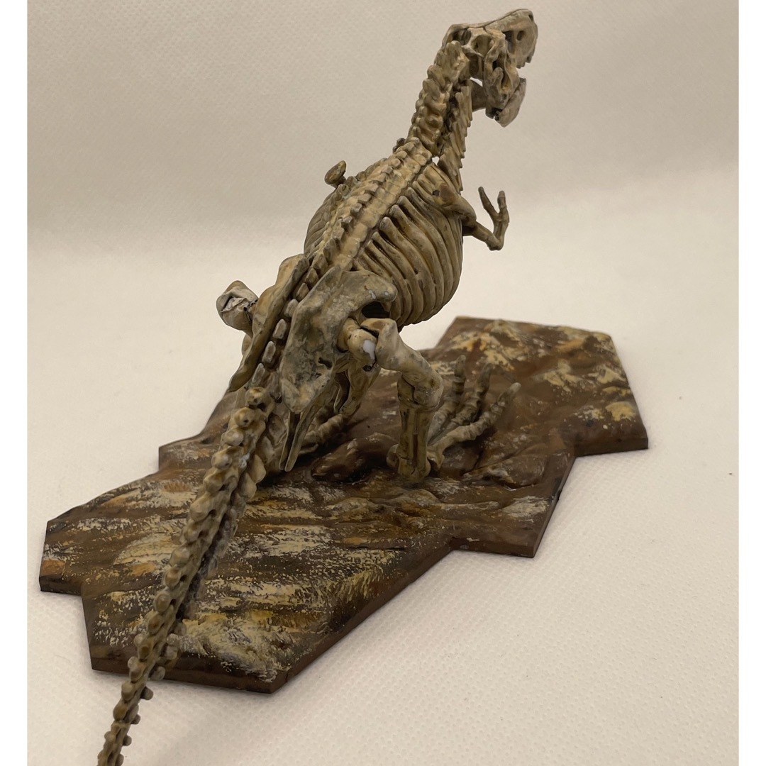 ティラノザウルス 恐竜骨格 リアル塗装 完成品 バンダイ プラモデル 化石 2