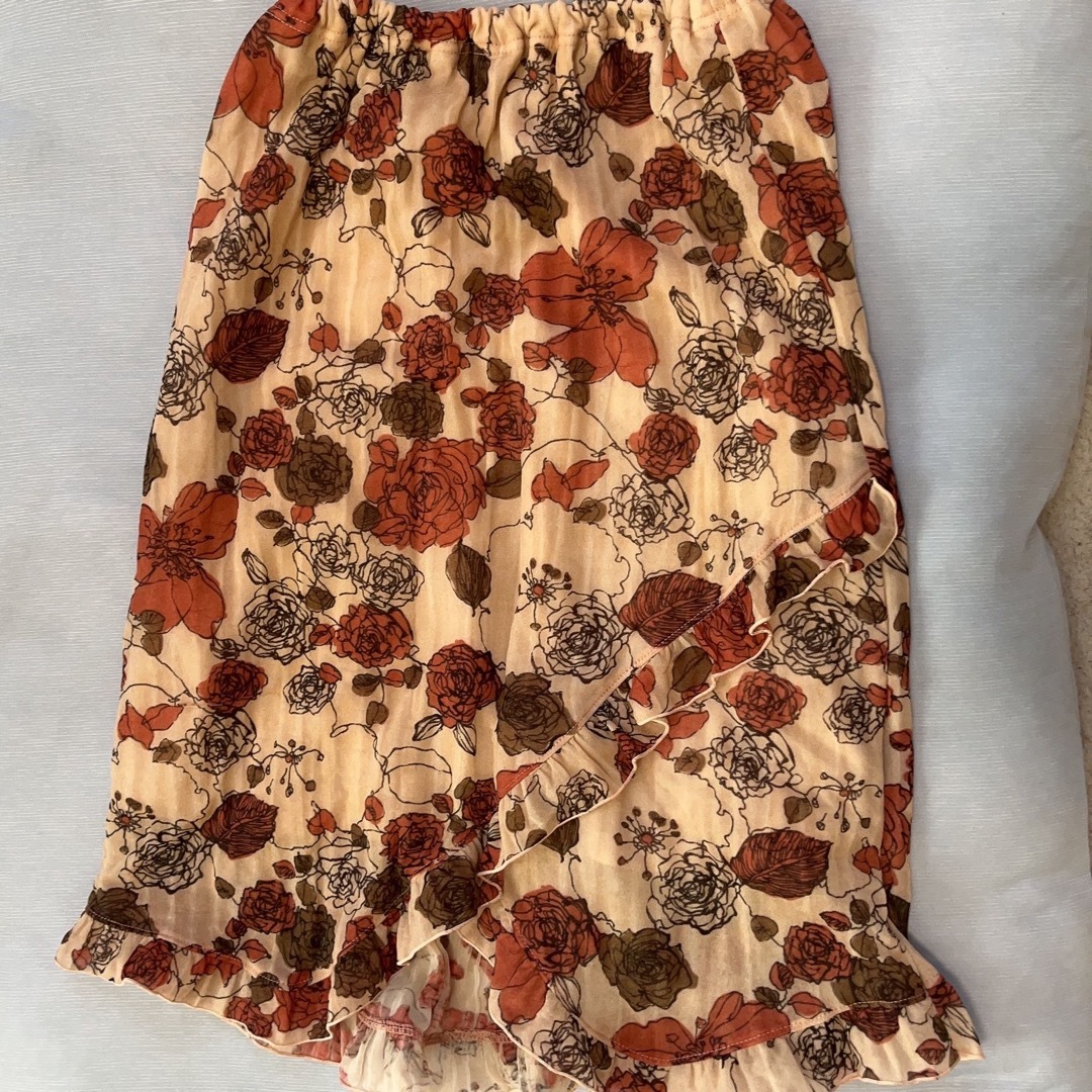 スカート　　薔薇柄 レディースのスカート(ひざ丈スカート)の商品写真