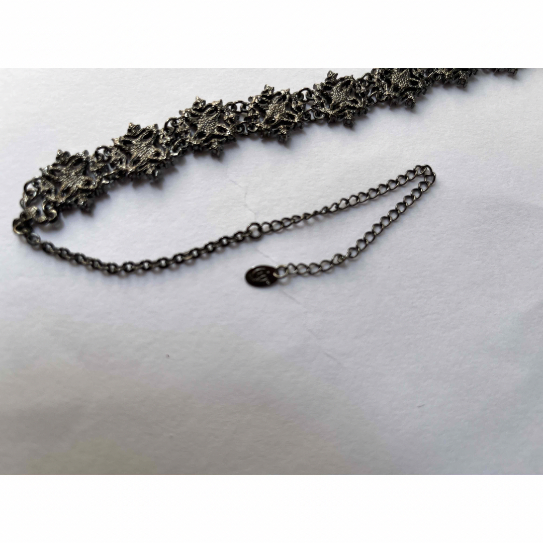 アラベスク ネックレス チョーカー 紫  アクセサリー レディースのアクセサリー(ネックレス)の商品写真