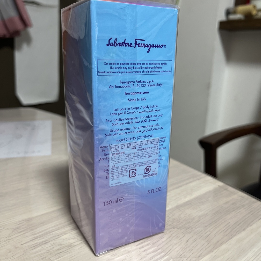 Salvatore Ferragamo(サルヴァトーレフェラガモ)の【新品未使用】フェラガモ　インカント　シャイン　ボディローション　150ml コスメ/美容のボディケア(ボディローション/ミルク)の商品写真