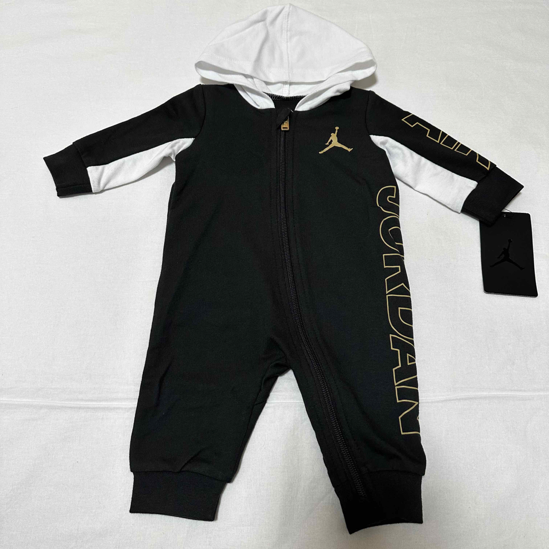 Jordan Brand(NIKE) - 新品 50-60 ジョーダン フード付き ロンパース ... 【新品・タグ付き】NIKEフード付きロンパース カバーオール